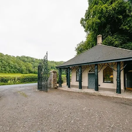 Apartment The Gatehouse At Coombe