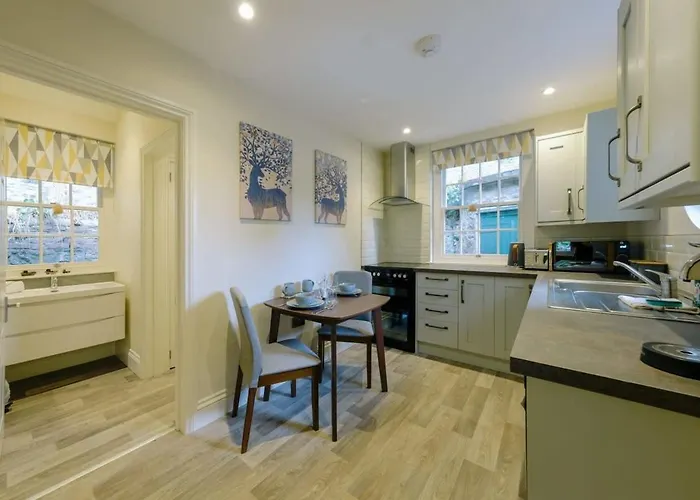 The Gatehouse At Coombe