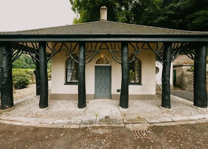 Апартаменты The Gatehouse At Coombe