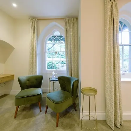 The Gatehouse At Coombe Bristol