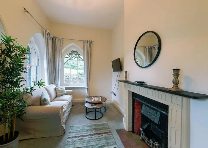 The Gatehouse At Coombe