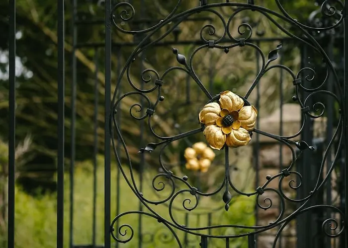 The Gatehouse At Coombe * Bristol
